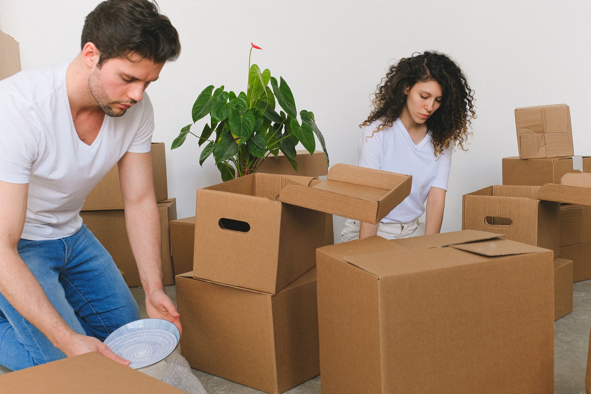 Taşınma sırasında kutuların düzenli bir şekilde paketlenmesi
